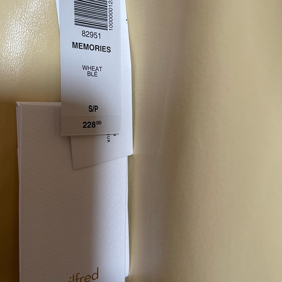 Aritzia Wilfred Blazer - Picture 2 of 3